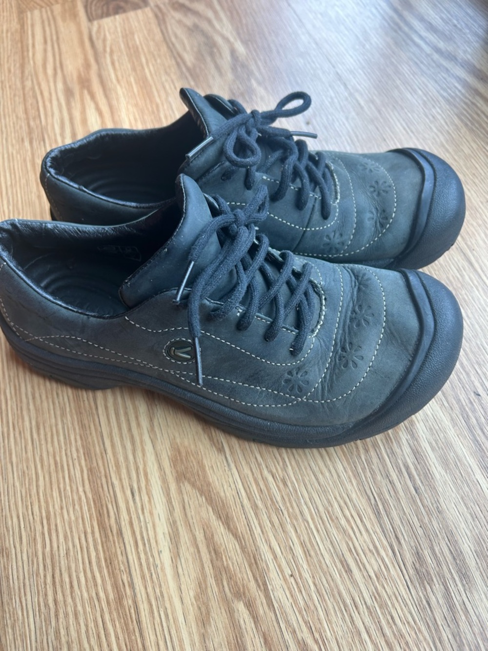 Keen Women's 7 Gray Lace-Up Casual Sneakers